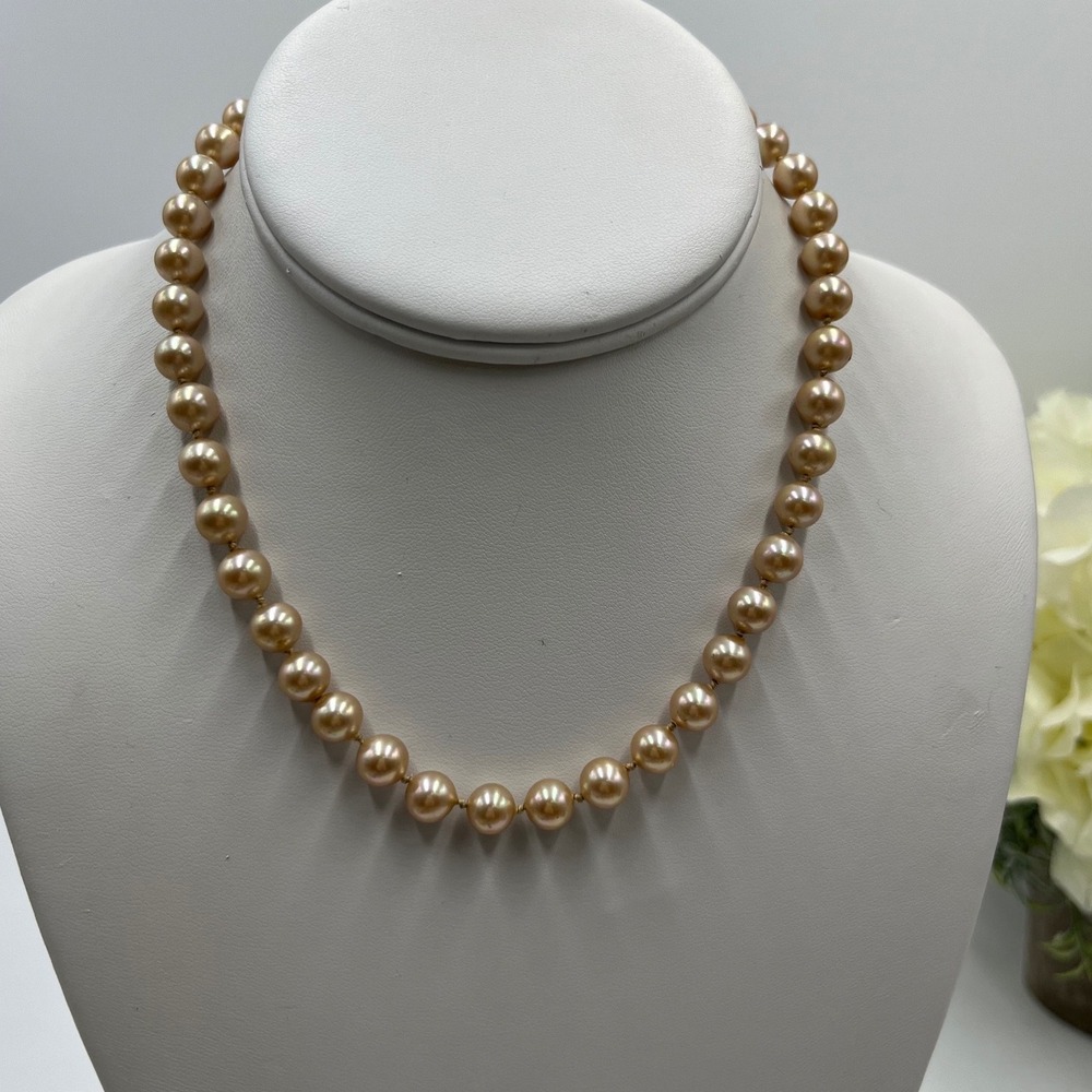 Marvella Vintage Champagne Glass Pearl Classic Single Strand Box Clasp necklace
